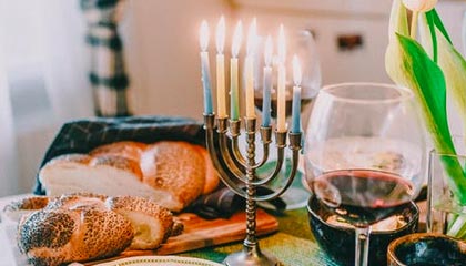 柬媒：柬埔寨国王西哈莫尼和太后莫尼列将访华